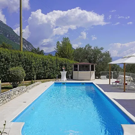 D1mora Roccoli2 - In With Pool